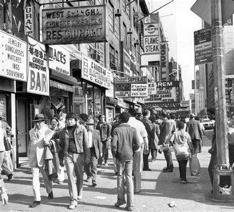 16 Interesting Black And White Photos Of Times Square In The 1970s