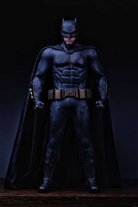 Justice League Batman 16th Scale Figure Figround