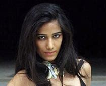 Poonam Pandey Reiterates Her Vow To Go Nude If India Wins