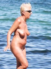 Amazing Granny Tanning On The Beach Fully Naked Show Her Awesome