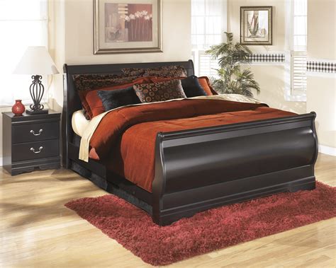 Huey Vineyard Queen Size Sleigh Bed With Louis Philippe Styling