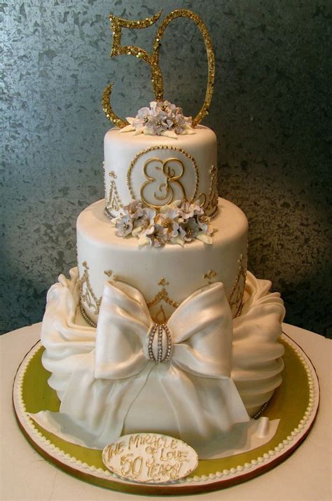 16,000+ vectors, stock photos & psd files. Gold 50th Anniversary cake | 50th anniversary cakes ...