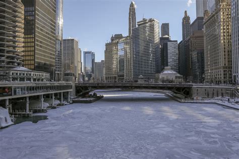 Polar Vortex Photos Chicagos Extreme Weather Curbed Chicago