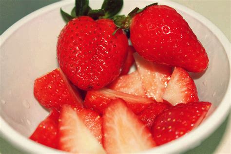 Sliced Strawberries In The Plate Free Image Download