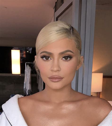 Kylie Jenner On Twitter Shop My Vmas Makeup Look Glam By Makeupbyarielt Ps New Blush Sneak