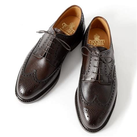 They are a rugged, dark brown, full brogue the finishing is incredible and the spi is high and consistent. Crockett＆Jones クロケット＆ジョーンズ PEMBROKE SCOTCHGRAIN フルブローグ ダイ ...