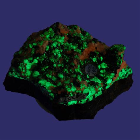 Fluorescent Minerals Rocks That Get Excited Under Ultraviolet Light