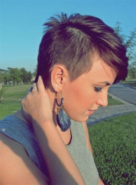 2020 Popular Short Haircuts With One Side Shaved