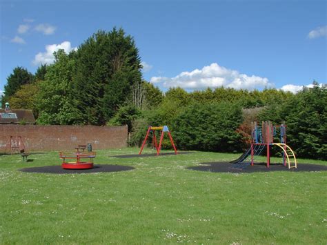 Playground Stroude © Alan Hunt Cc By Sa20 Geograph Britain And