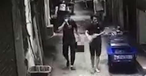 Man Walks Calmly Through Alley Holding Wifes Decapitated Head Metro News