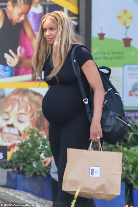 Heavily Pregnant Ciara Shows Off Big Baby Bump Daily Mail Online