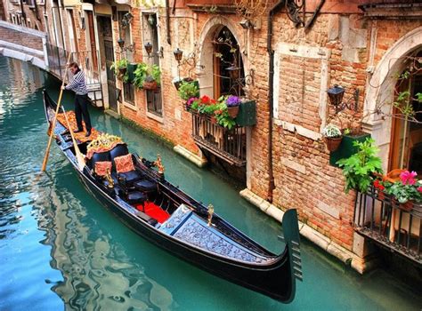 Canoe Ride Venize Italy Pictures Of Venice Venice Italy Venice