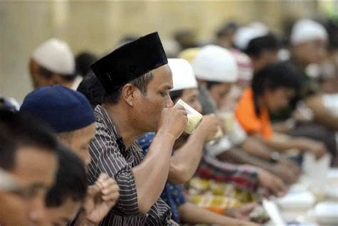 Salawat dan salam senantiasa tercurah kepada nabi terakhir, nabi kita muhammad, keluarganya, para sahabat dan siapa saja yang mengambil. HIKMAH DI BALIK PUASA SYA'BAN - Jakarta Islamic Centre