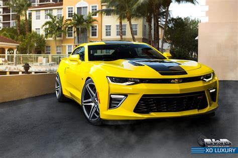 Camaro 2022 Yellow With Black Stripes