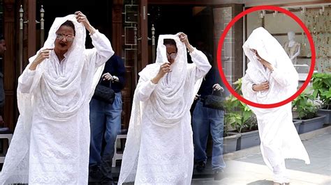 Rekha Caught Without Make Up Hides Face And Runs Away From Media In