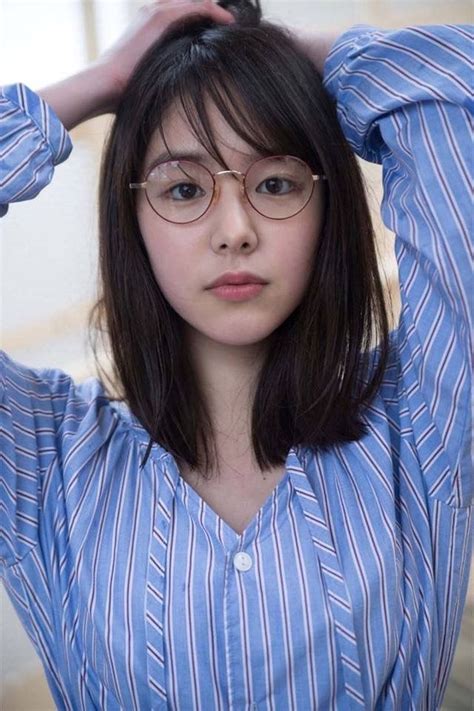 16 Impressive Hairstyle For Girls With Glasses
