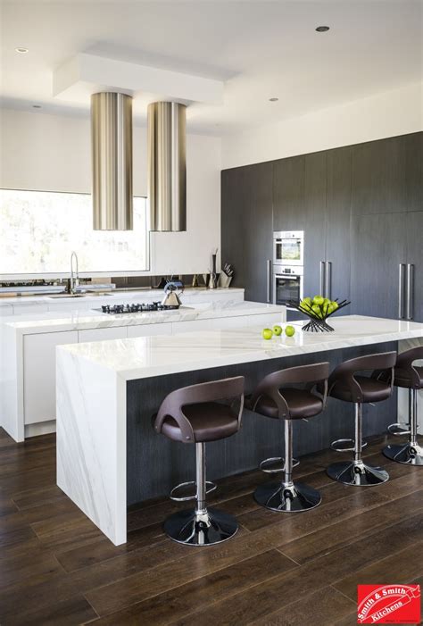 Modern kitchen cabinets are focused equally on functionality and aesthetic appeal and the kitchen floor plan is designed to be as efficient as possible while modern kitchen cabinets are most of the time simple and lack any unnecessary ornamentation. Stunning Modern Kitchen Pictures and Design Ideas | Smith ...