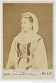 Portrait de la reine Olga de Grèce en costume traditionnel des environs ...