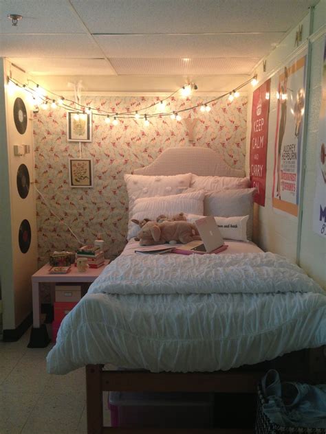 Populer 32 Girly Dorm Room Decorating Ideas