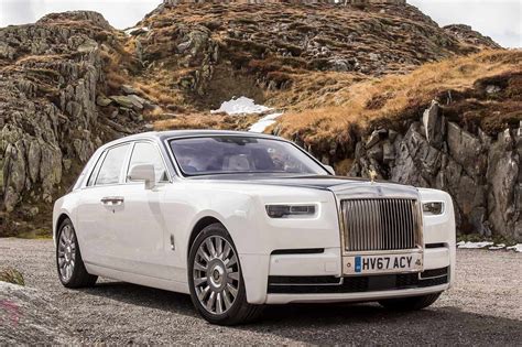 It is available in 16 colors and automatic transmission option in the malaysia. Fiche technique Rolls-Royce Phantom V12 2020
