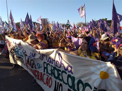 Cem Mil Margaridas Marcham Em Brasília Por Terra Igualdade E Democracia Marcha Mundial Das