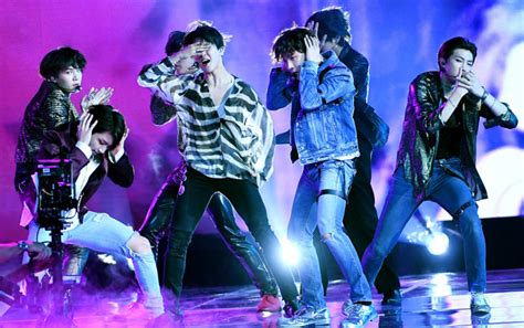 Tear and watched fake love for the 5th time. Disambut Histeris, BTS Akhirnya Comeback Stage 'Fake Love ...