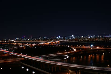 무료 이미지 경치 빛 구조 도로 다리 지평선 시티 마천루 도시 풍경 황혼 저녁 반사 경계표 어둠