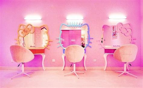 This vanity set includes a vanity table with a mirror and a chair. Hello kitty vanity mirrors | Hello kitty rooms, Hello ...