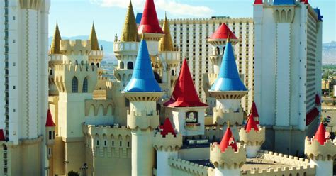 Castle Hotel In Vegas Las Vegas Hotels The Travel Vibes