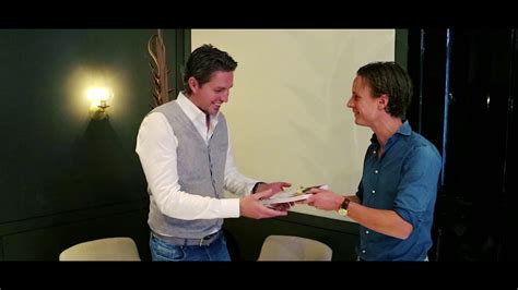 Le néerlandais jacco verhaeren, qui entraîna pieter van den hoogenband avant de s'exiler avec succès en australie, va prendre la tête des équipes de france de natation course. Pieter van den Hoogenband ontvangt eerste exemplaar ...