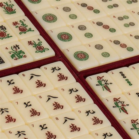 Standard Traditional Chinese Mahjong Game Set With Numbered Tiles And