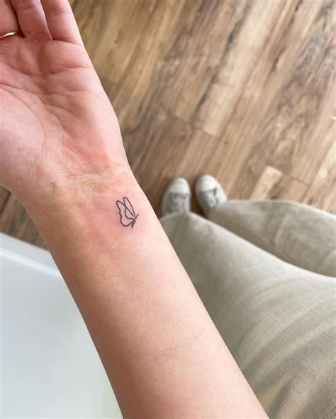 30 Fine Line Tattoos For Minimalist Guys And Girls 100 Tattoos