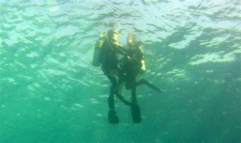 Watch Man Pops The Question 30ft Underwater Real Fix