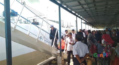 Harga tiket glass bottom boat. Tiket Pesawat Mahal, Pemudik Kalimantan Pindah Naik Kapal Lau
