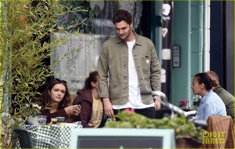 Olivia wilde and harry styles, who recently worked on a film together, are reportedly dating after they were pictured holding hands. Tom Bateman Wears Wedding Band During Run In With Co-Star ...