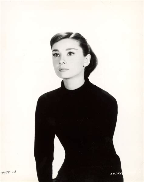 rare photos of audrey hepburn remind us why she s still a style icon arte audrey hepburn audrey