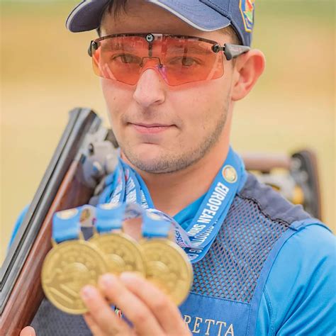 Conmoción En Italia Por La Trágica Muerte De Un Campeón Mundial Juvenil De Tiro Que Se Disparó