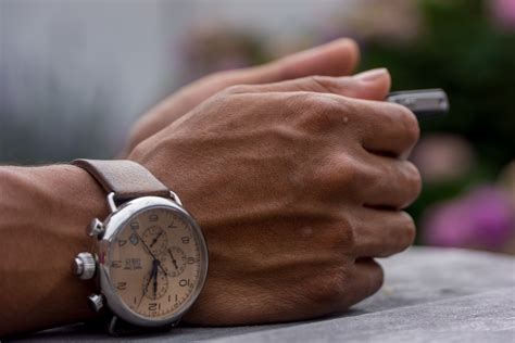 Fotos Gratis Reloj Mano Persona Hora Masculino Dedo Humano