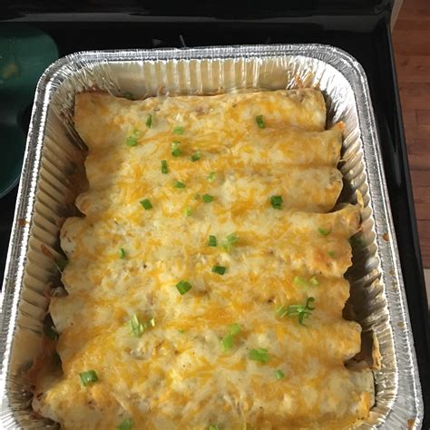 Creamy chicken and green chilies i use the regular sized tortillas. Layered Chicken Enchilada Casserole With Cream Of Mushroom Soup - 10 Best Chicken Enchilada ...