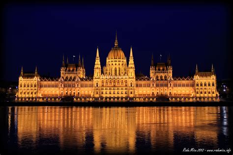 Budapest Parliament Building By Night Building Budapest Budapest
