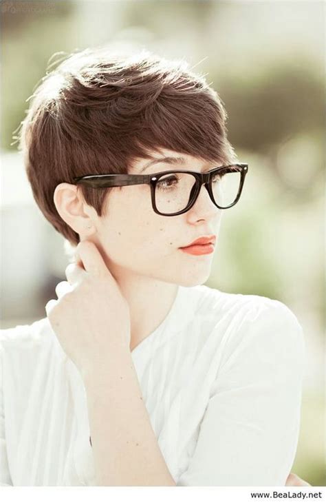 Pixie Cut And Oversized Glasses Haircut Ideas Cute Hairstyles For