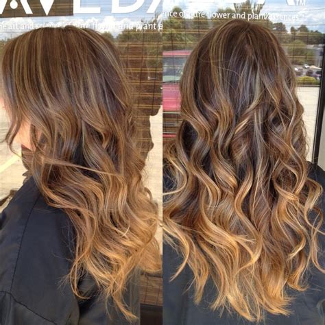 This shade is ready for football tailgates and all things pumpkin spice. Les 25 meilleures idées de la catégorie Balayage brune sur ...