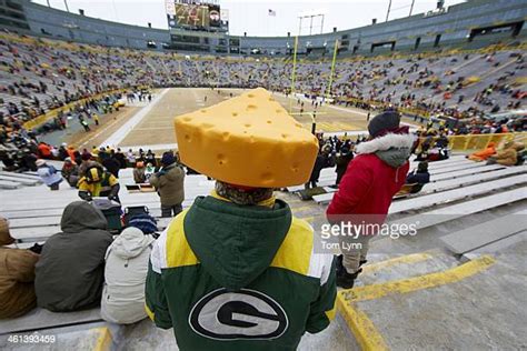 Wisconsin Cheesehead Photos And Premium High Res Pictures Getty Images