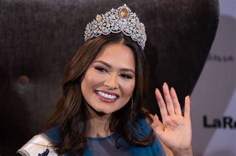 La Actual Miss Universo Andrea Meza Arranca Suspiros Posando En Traje