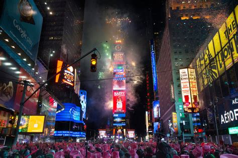 Four Cities That Celebrate New Years Eve In A Big Way The New York Times
