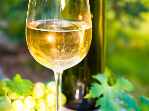 What Is A Dry White Wine Kazzit Us Wineries And International Winery Guide