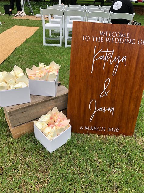 If signs aren't already a part of your wedding day checklist, you better add them now! PERSONALISED SIGNS - The Wedding + Event Creators