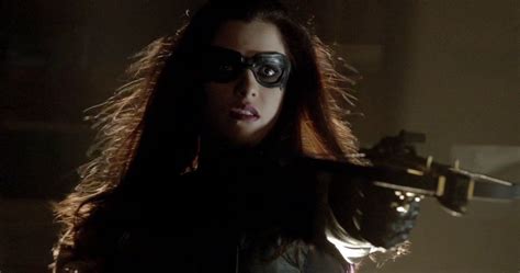 Arrow The Huntress Returns For Season 2