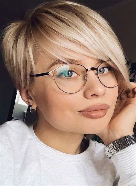Stunning Short Haircut For Women With Glasses Short Hair Glasses