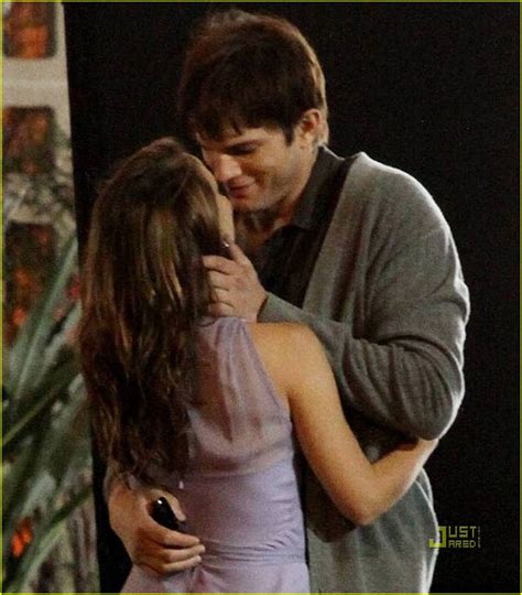 Natalie Portman And Ashton Kutcher Kiss Kiss Photo 2490503 Ashton